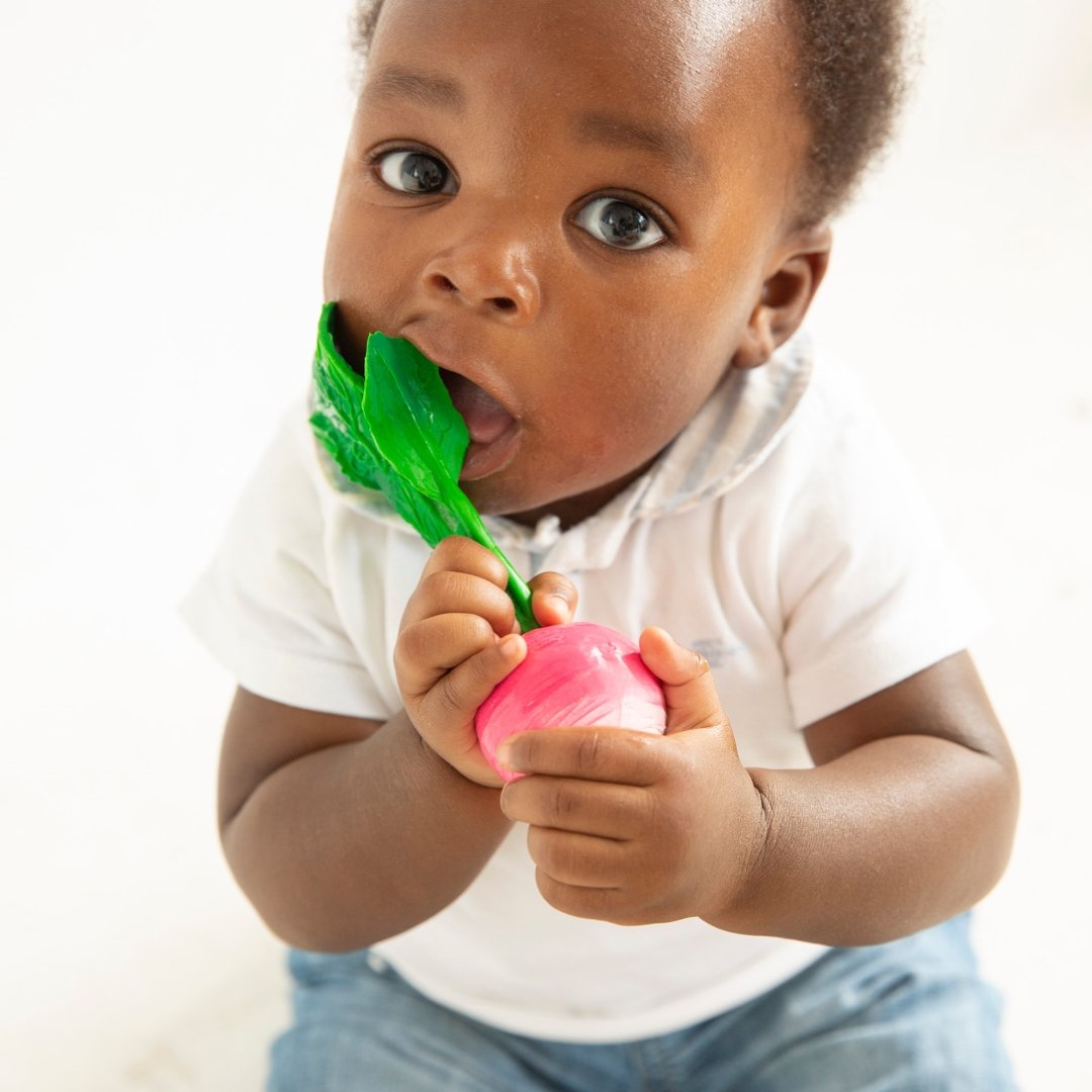 Babyspielzeug “Ramona the Radish” von Oli&Carol kaufen - Spielzeug, Babykleidung & mehr