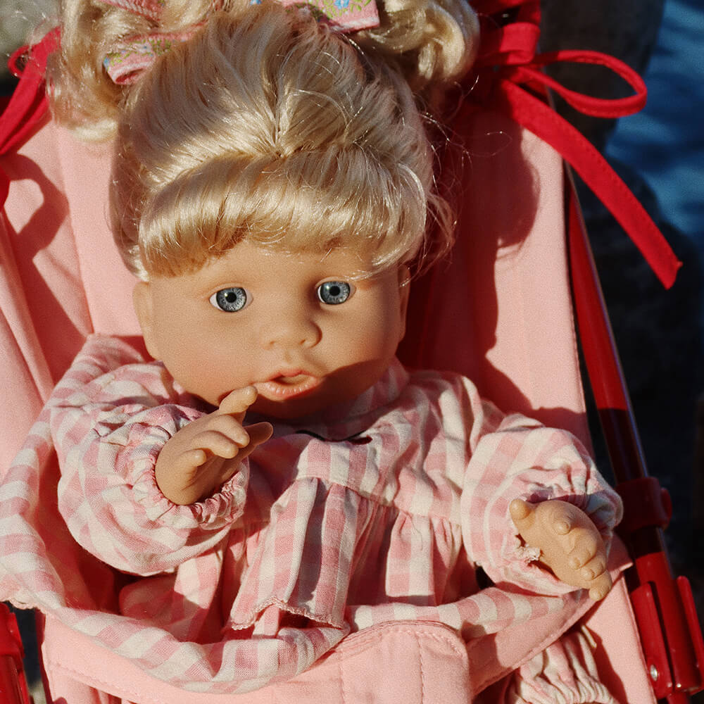 Doll - Puppe zum Füttern aus Bio - Baumwolle und Recyceltem Polyester von Konges Slojd kaufen - Baby, Spielzeug, Geschenke, Babykleidung & mehr