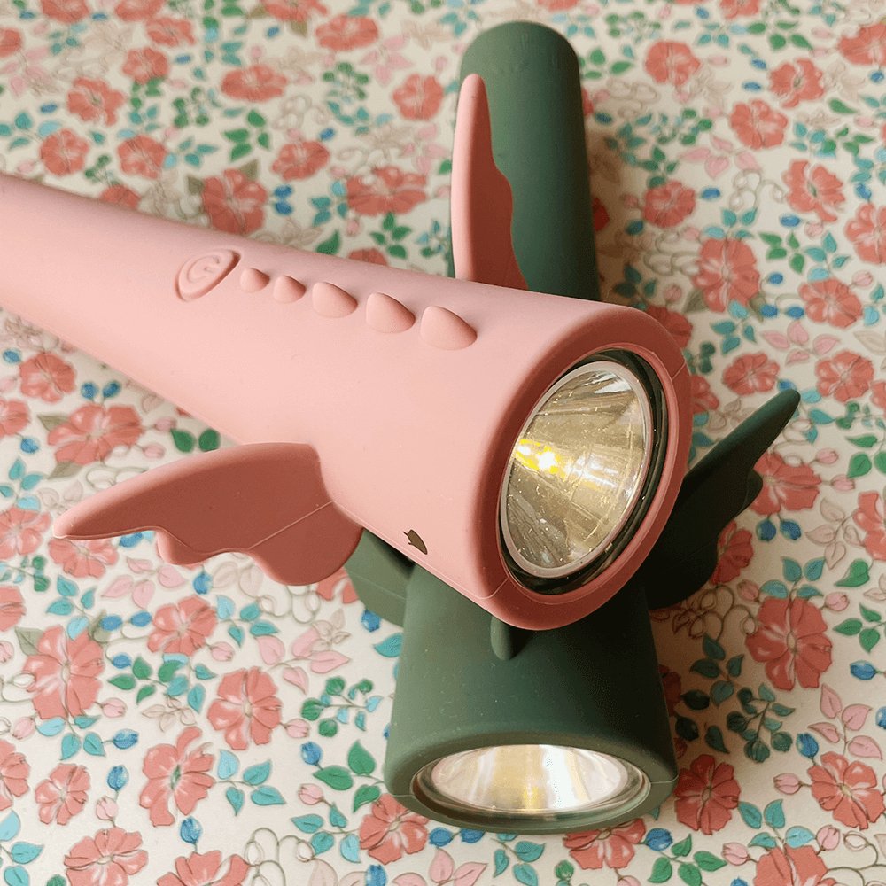 Dragon Flashlight Taschenlampe aus Silikon von Konges Slojd kaufen - Alltagshelfer, Spielzeug, Babykleidung & mehr
