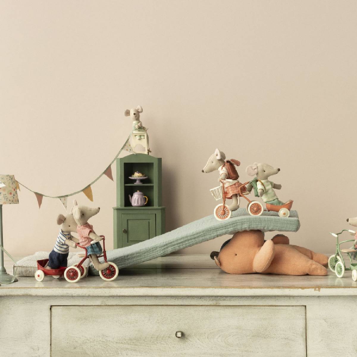 Dreirad Anhänger für Große Bruder/Schwester von Maileg kaufen - Spielzeug, Geschenke, Babykleidung & mehr