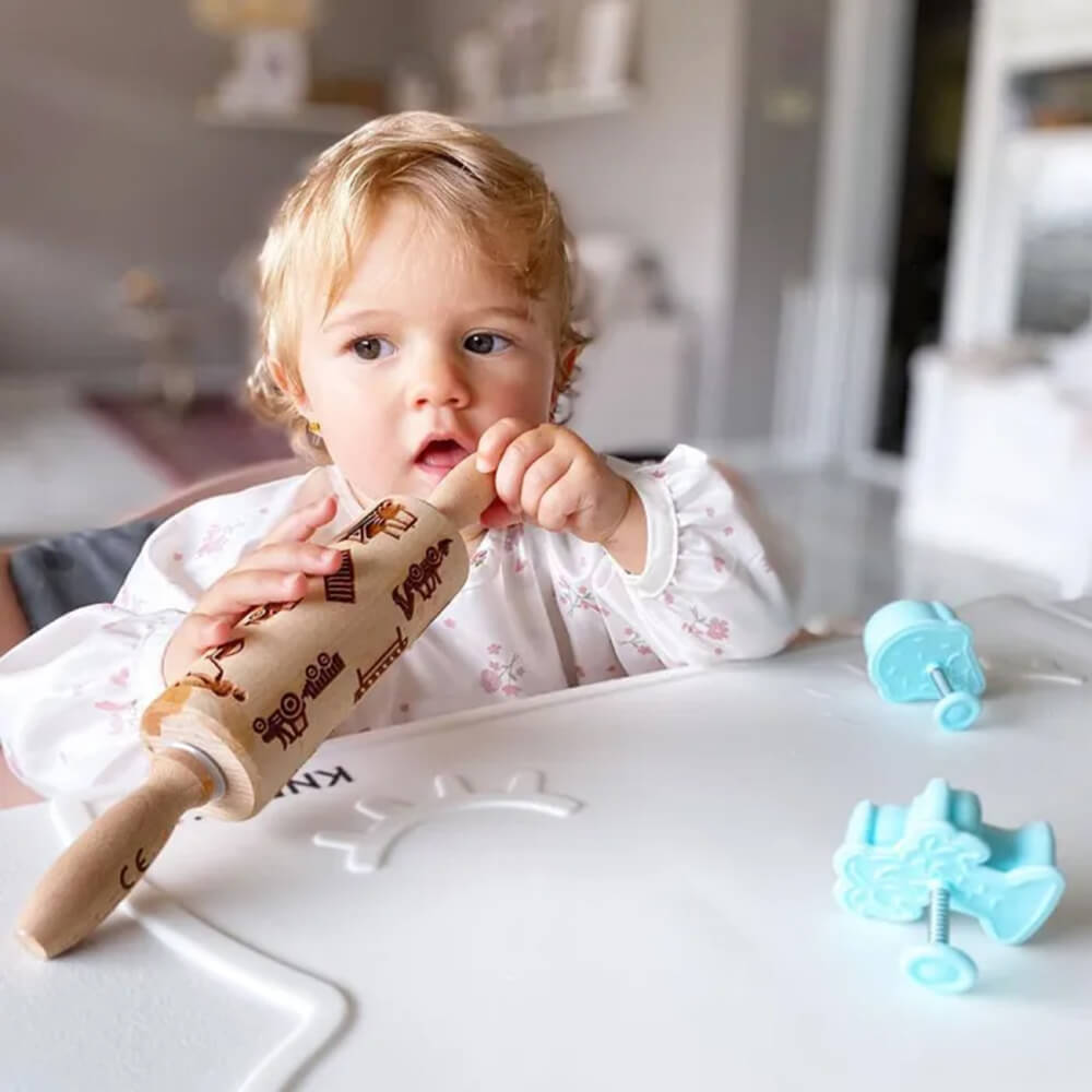 Holzrolli - Stempel - Wellholz von Knetä kaufen - Spielzeug, Alltagshelfer, Geschenke, Babykleidung & mehr