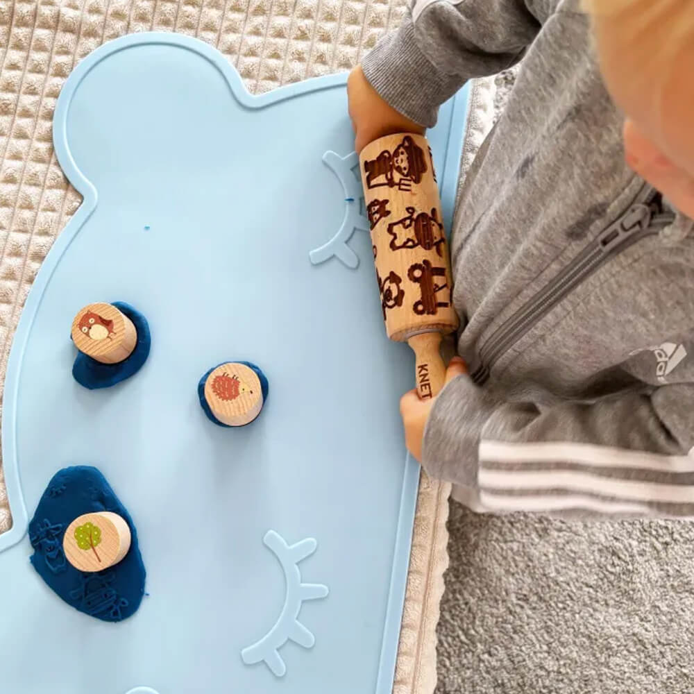 Holzrolli - Stempel - Wellholz von Knetä kaufen - Spielzeug, Alltagshelfer, Geschenke, Babykleidung & mehr