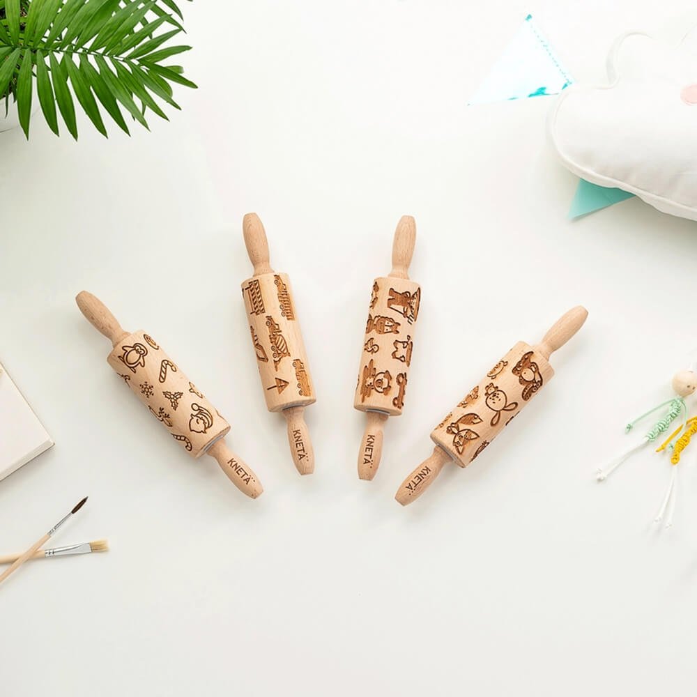 Holzrolli - Stempel - Wellholz von Knetä kaufen - Spielzeug, Alltagshelfer, Geschenke, Babykleidung & mehr