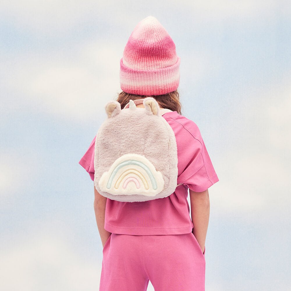 Hopalong Unicorn Backpack - Rucksack aus recyceltem Plüsch von Olli Ella kaufen - Alltagshelfer, Babykleidung & mehr