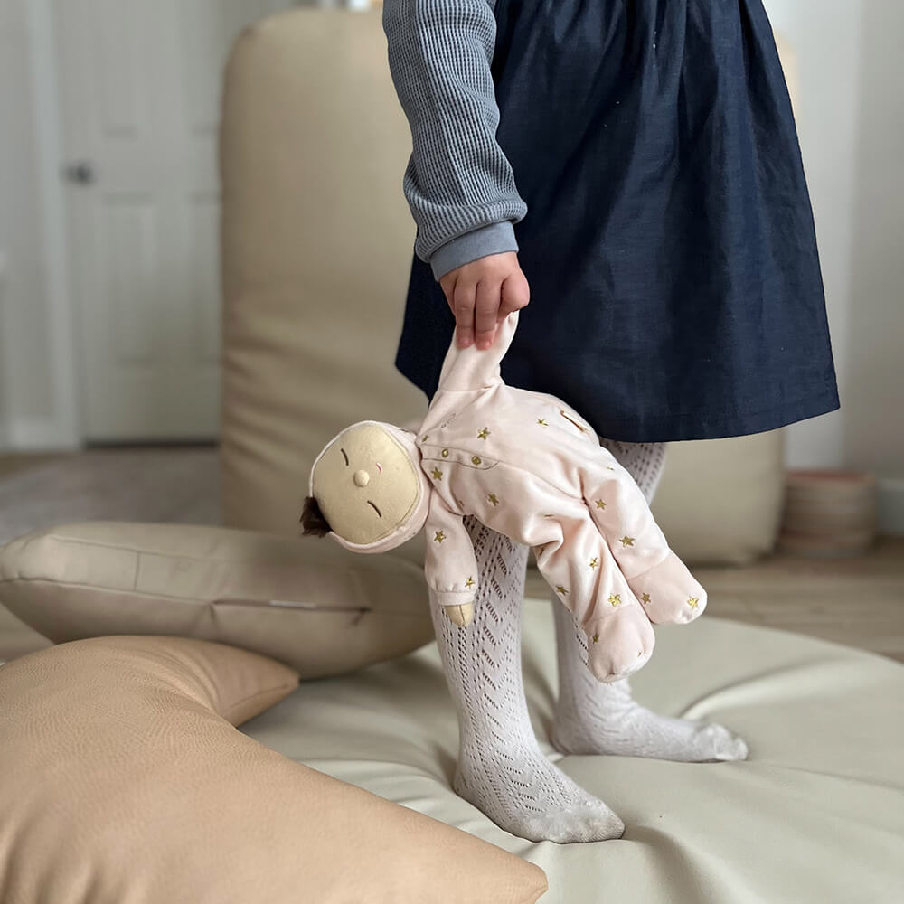 Lullaby Dozy Dinkum - Spieluhr / Stoffpuppe von Olli Ella kaufen - Baby, Spielzeug, Geschenke, Babykleidung & mehr