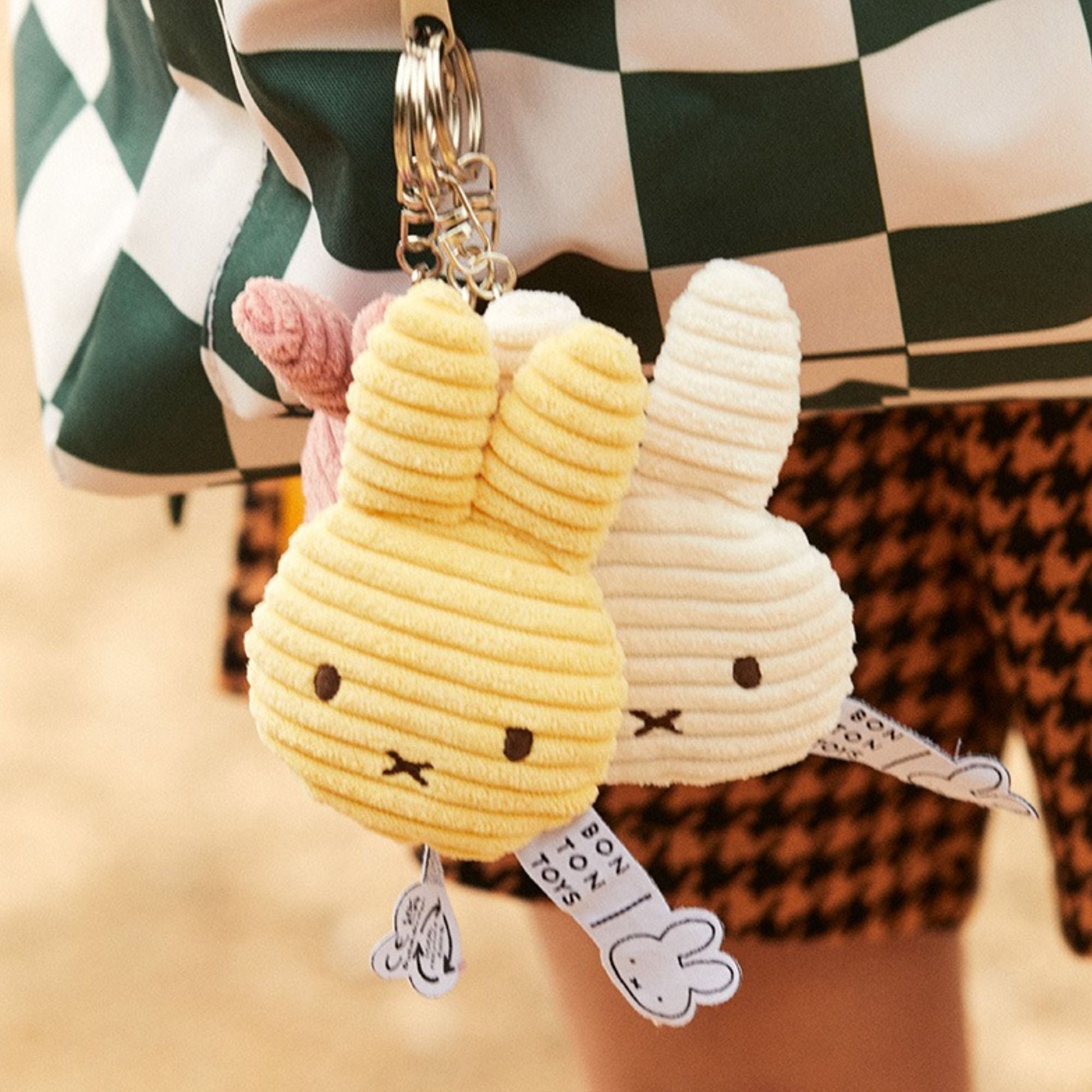 Miffy Flat Keychain ECO Corduroy aus recyceltem Polyester von Miffy kaufen - Alltagshelfer, Geschenke, Mama, Babykleidung & mehr