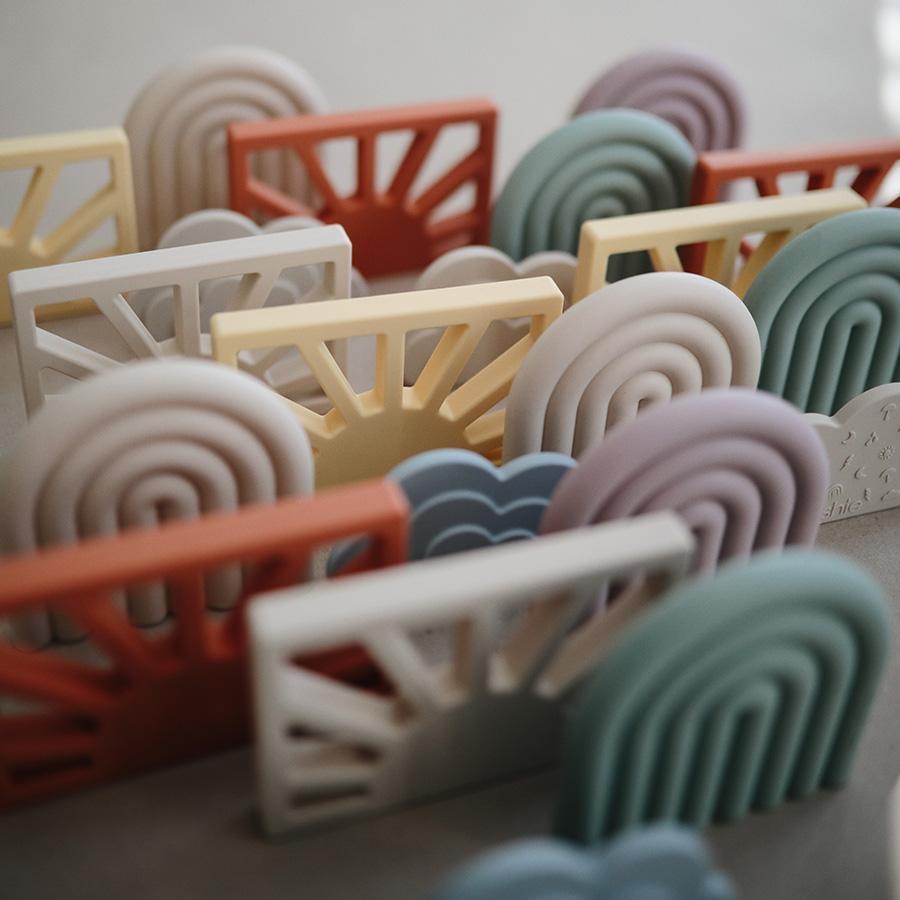 Mushie Beißring “Teether Sun Shifting Sand” von mushie kaufen - Spielzeug, Babykleidung & mehr