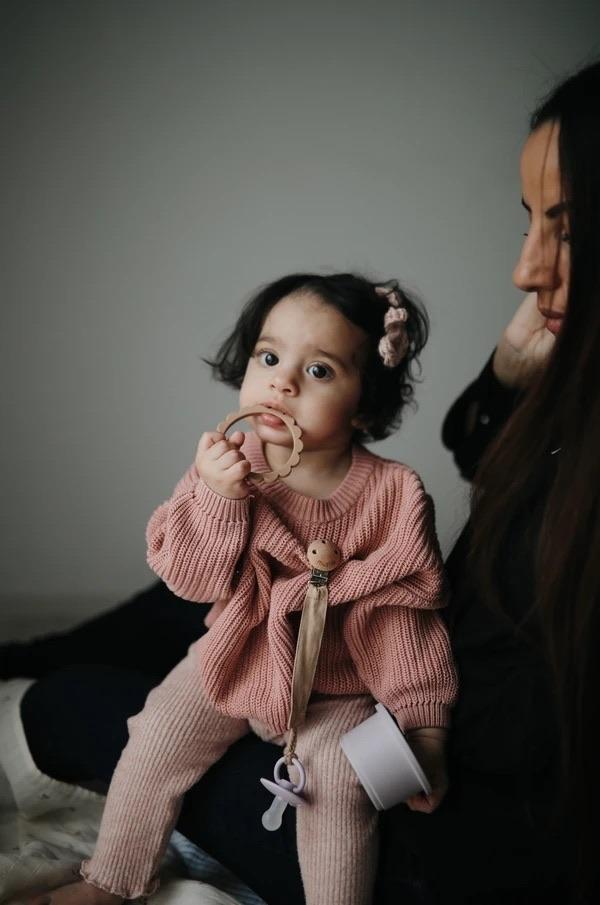 Mushie Flower Bracelets “Black/Caramel/Natural” von mushie kaufen - Spielzeug, Babykleidung & mehr