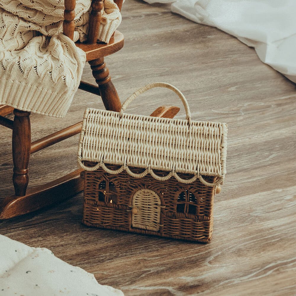 Rattan Gingerbread Casa Clutch - Puppenhauskorb von Olli Ella kaufen - Kleidung, Spielzeug, Alltagshelfer, Geschenke, Babykleidung & mehr