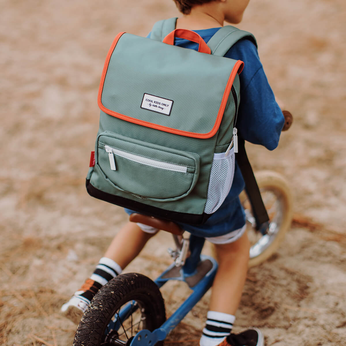 Rucksack Eckig mit Klappe - Colorblock aus 100% recyceltem Polyester von Hello Hossy kaufen - Kleidung, Alltagshelfer, Babykleidung & mehr