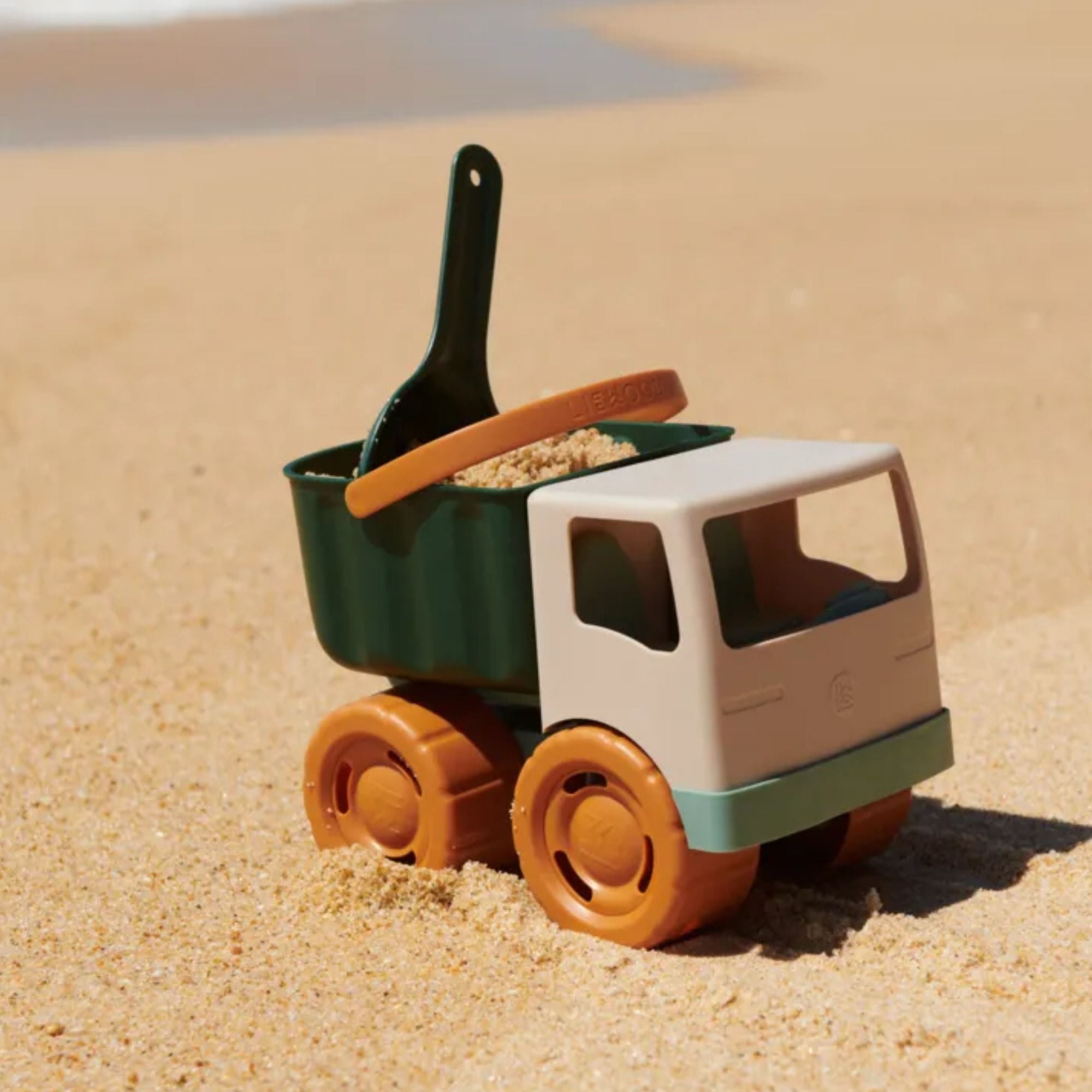 Sand Truck - Kipplaster Modell: Beck von Liewood kaufen - Spielzeug, Geschenke, Babykleidung & mehr