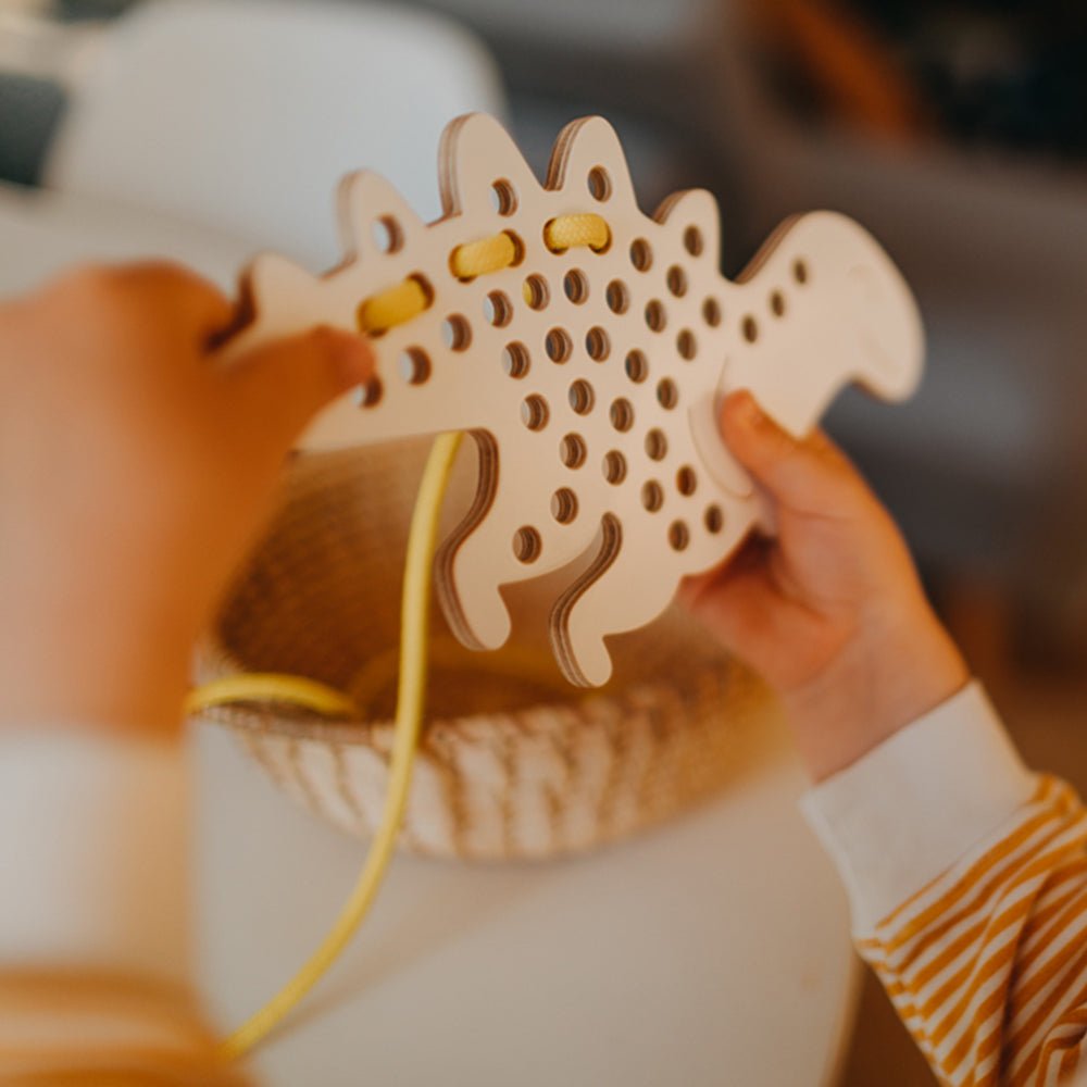 Schnürspielzeug aus Holz FSC von Milin kaufen - Spielzeug, Geschenke,, Babykleidung & mehr