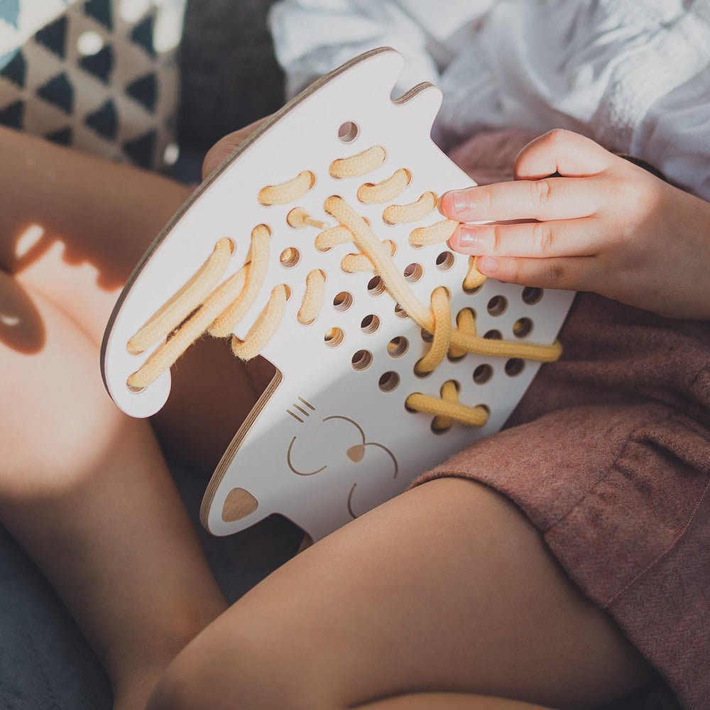 Schnürspielzeug aus Holz FSC von Milin kaufen - Spielzeug, Geschenke,, Babykleidung & mehr