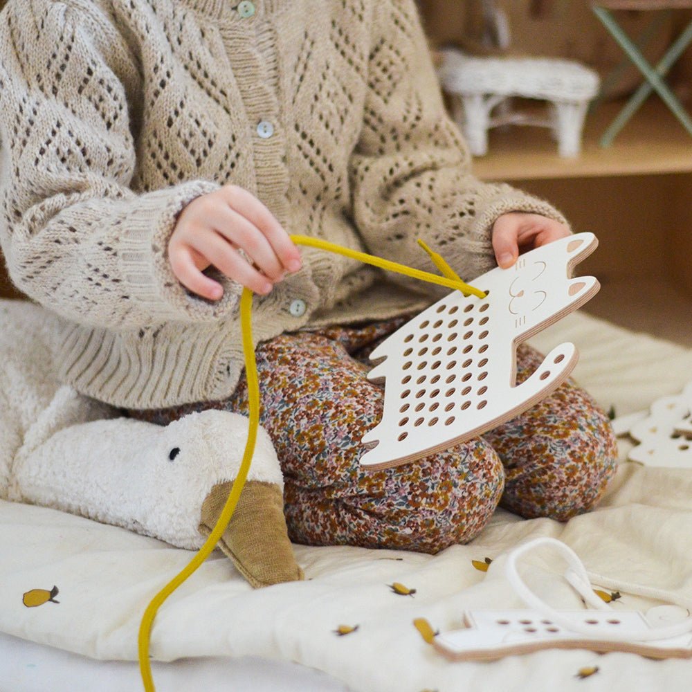 Schnürspielzeug aus Holz FSC von Milin kaufen - Spielzeug, Geschenke,, Babykleidung & mehr