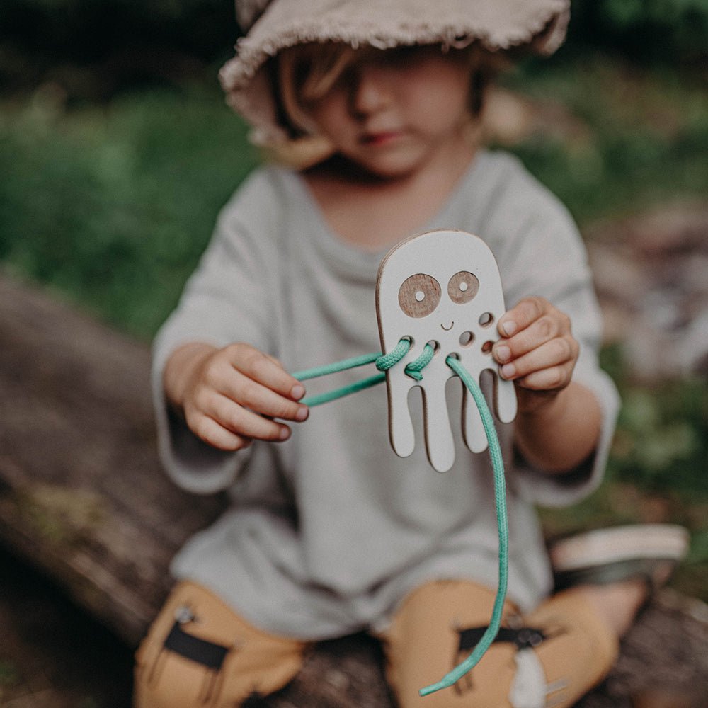 Schnürspielzeug Klein aus Holz FSC von Milin kaufen - Spielzeug, Geschenke,, Babykleidung & mehr
