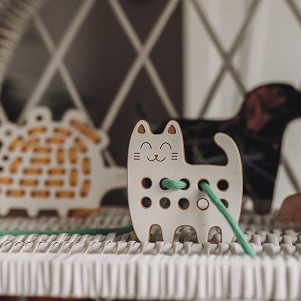 Schnürspielzeug Klein aus Holz FSC von Milin kaufen - Spielzeug, Geschenke,, Babykleidung & mehr