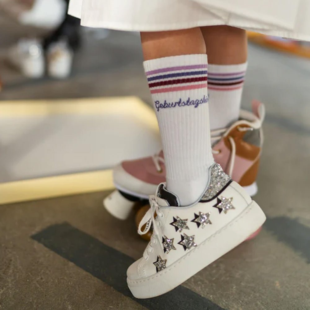 Socken GEBURTSTAGSKIND aus Bio-Baumwolle von Loones kaufen - Kleidung, Geschenke, Babykleidung & mehr