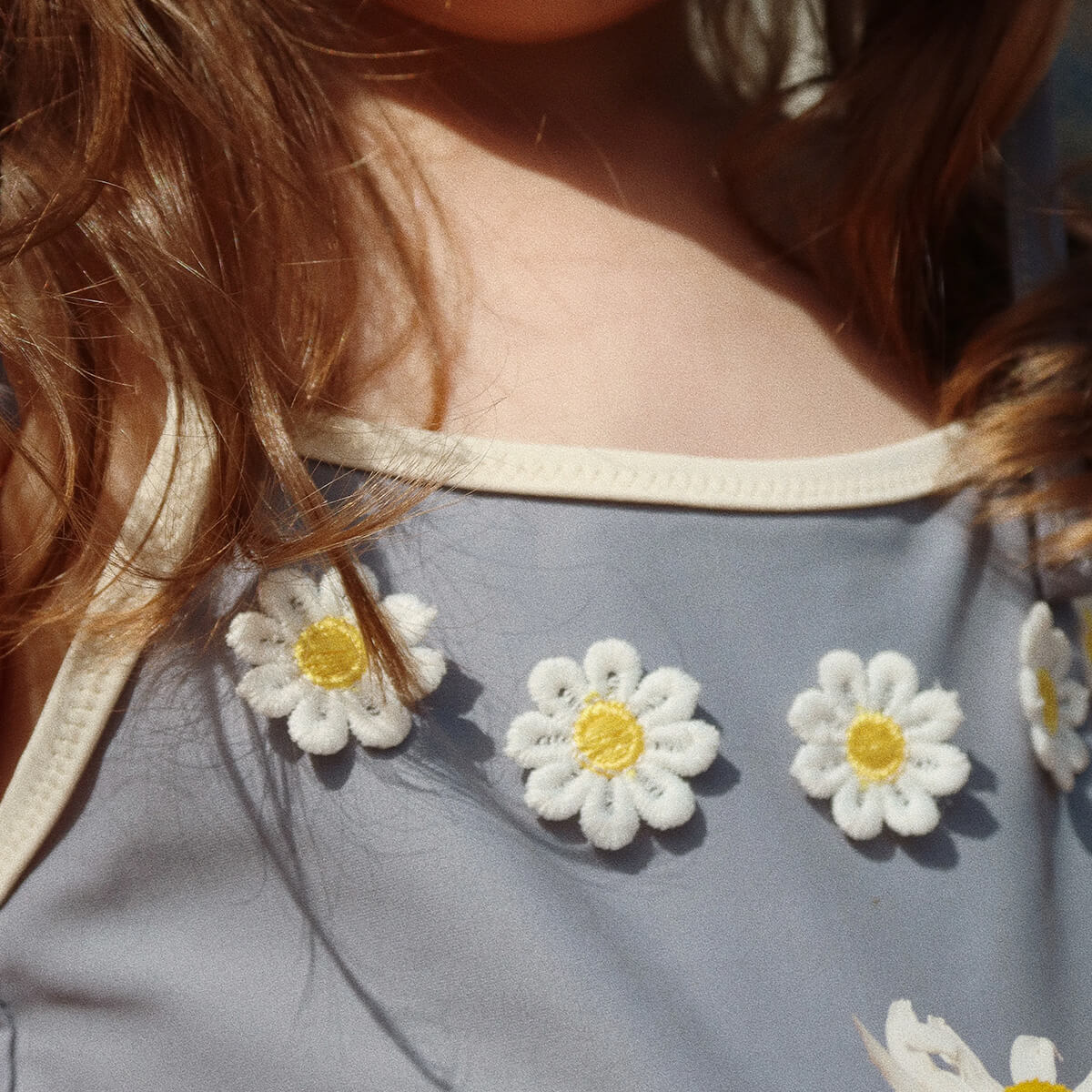 Sybille Swimsuit mit Gänseblümchen aus recyceltem Polyester GRS von Konges Slojd kaufen - Kleidung, Babykleidung & mehr