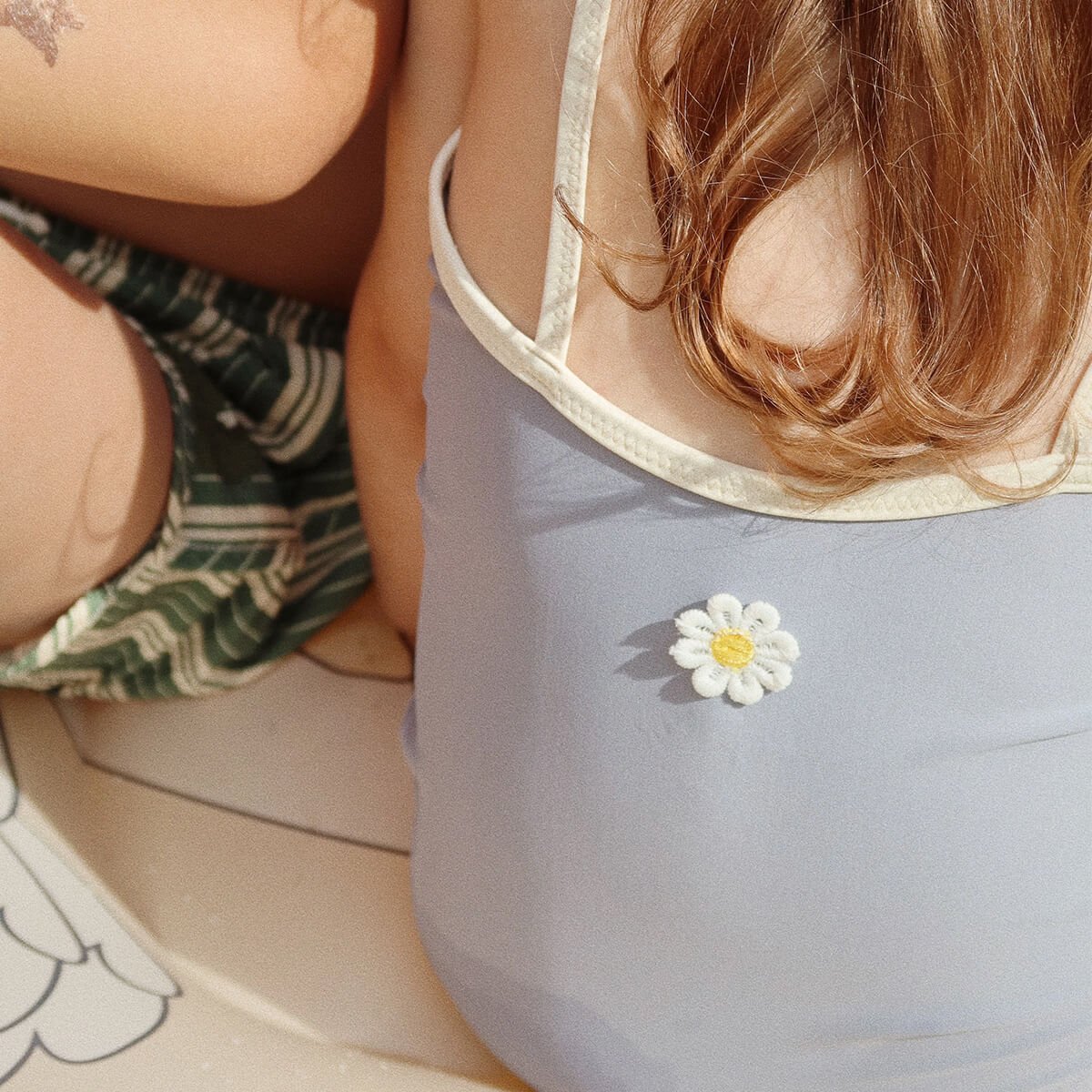 Sybille Swimsuit mit Gänseblümchen aus recyceltem Polyester GRS von Konges Slojd kaufen - Kleidung, Babykleidung & mehr