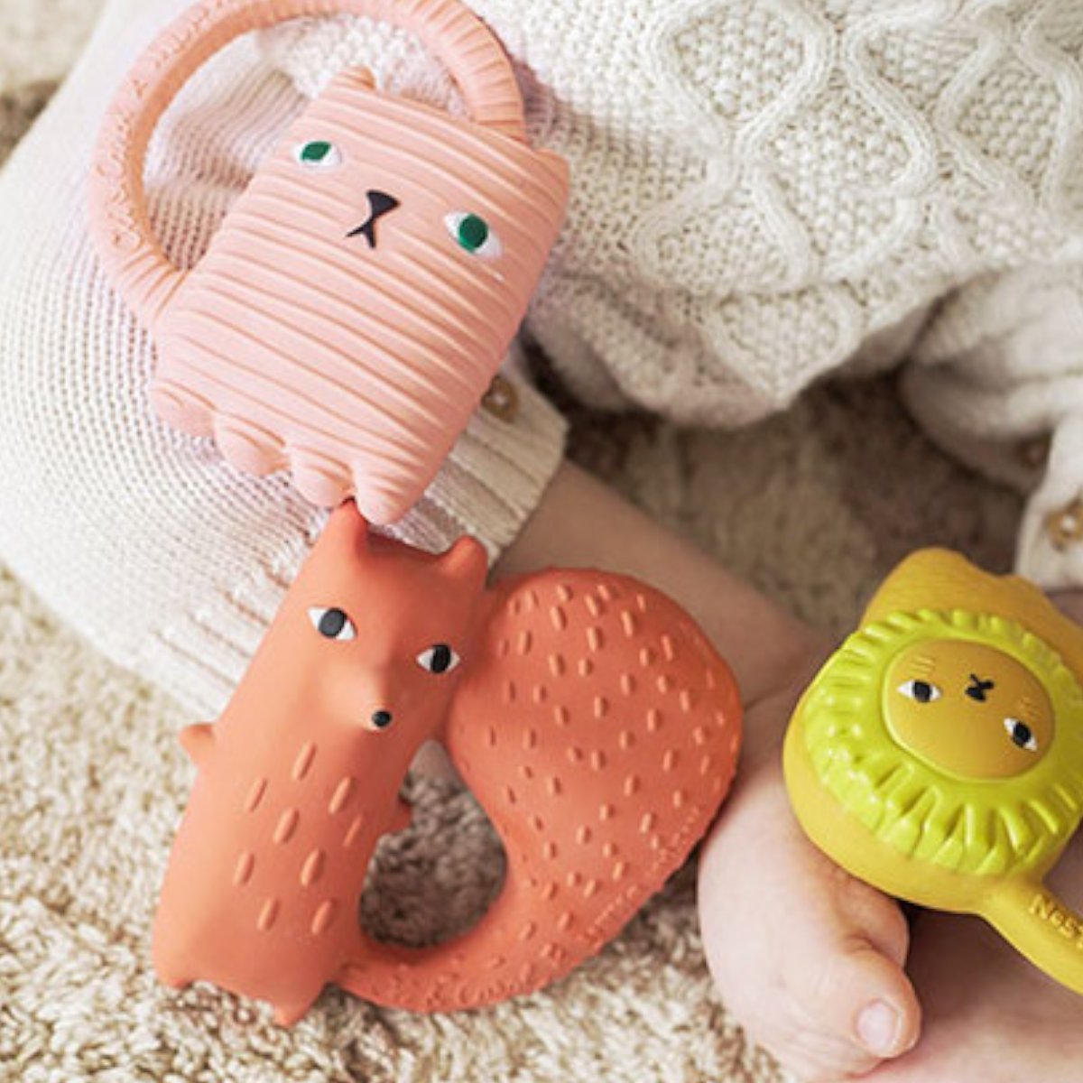 Baby Beißring Donna Wilson Kollektion von Oli&Carol kaufen - Baby, Alltagshelfer, Geschenke, Babykleidung & mehr