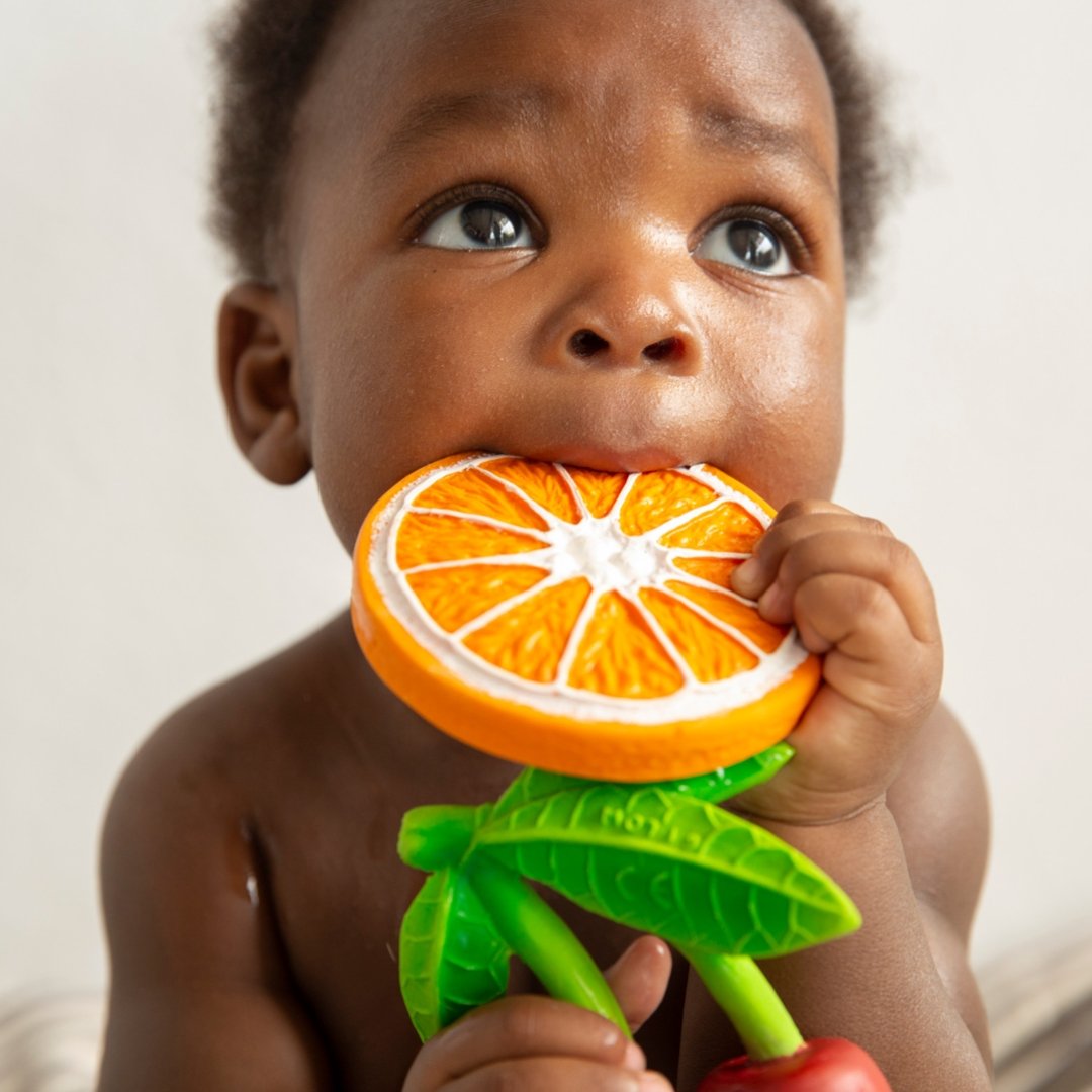Babyspielzeug “Clementino the Orange” von Oli&Carol kaufen - Spielzeug, Babykleidung & mehr