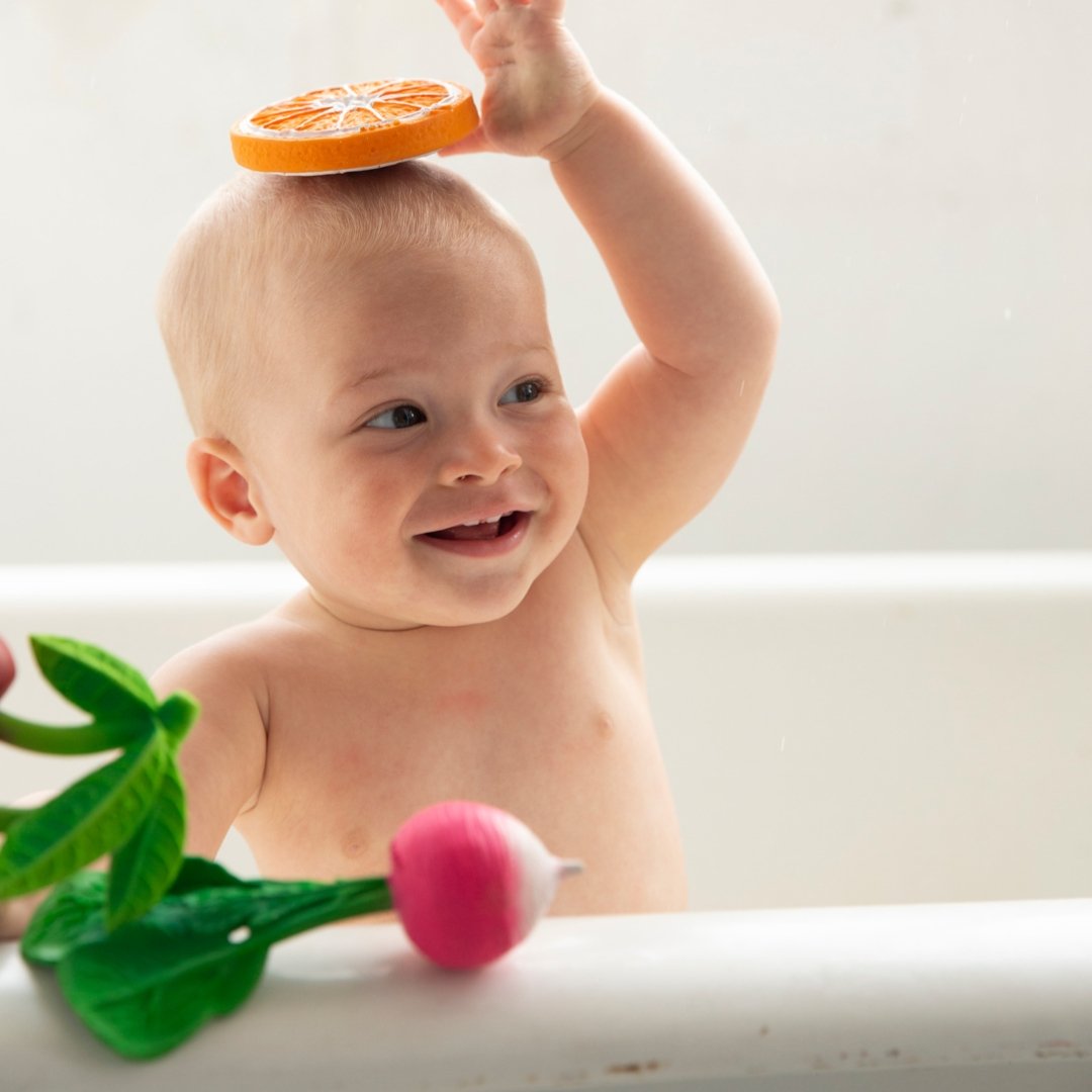 Babyspielzeug “Clementino the Orange” von Oli&Carol kaufen - Spielzeug, Babykleidung & mehr