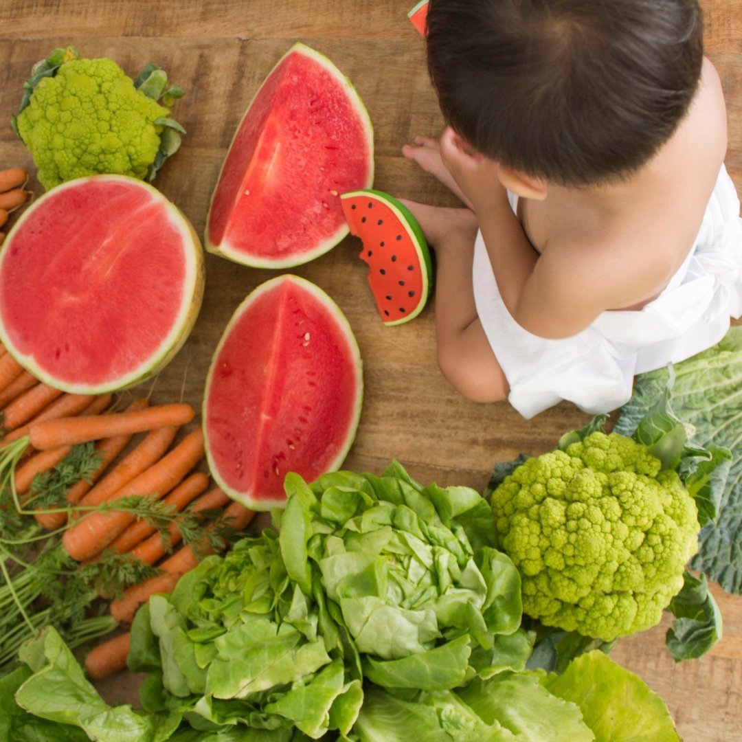 Babyspielzeug “Wally the Watermelon” von Oli&Carol kaufen - Baby, Alltagshelfer, Geschenke, Babykleidung & mehr