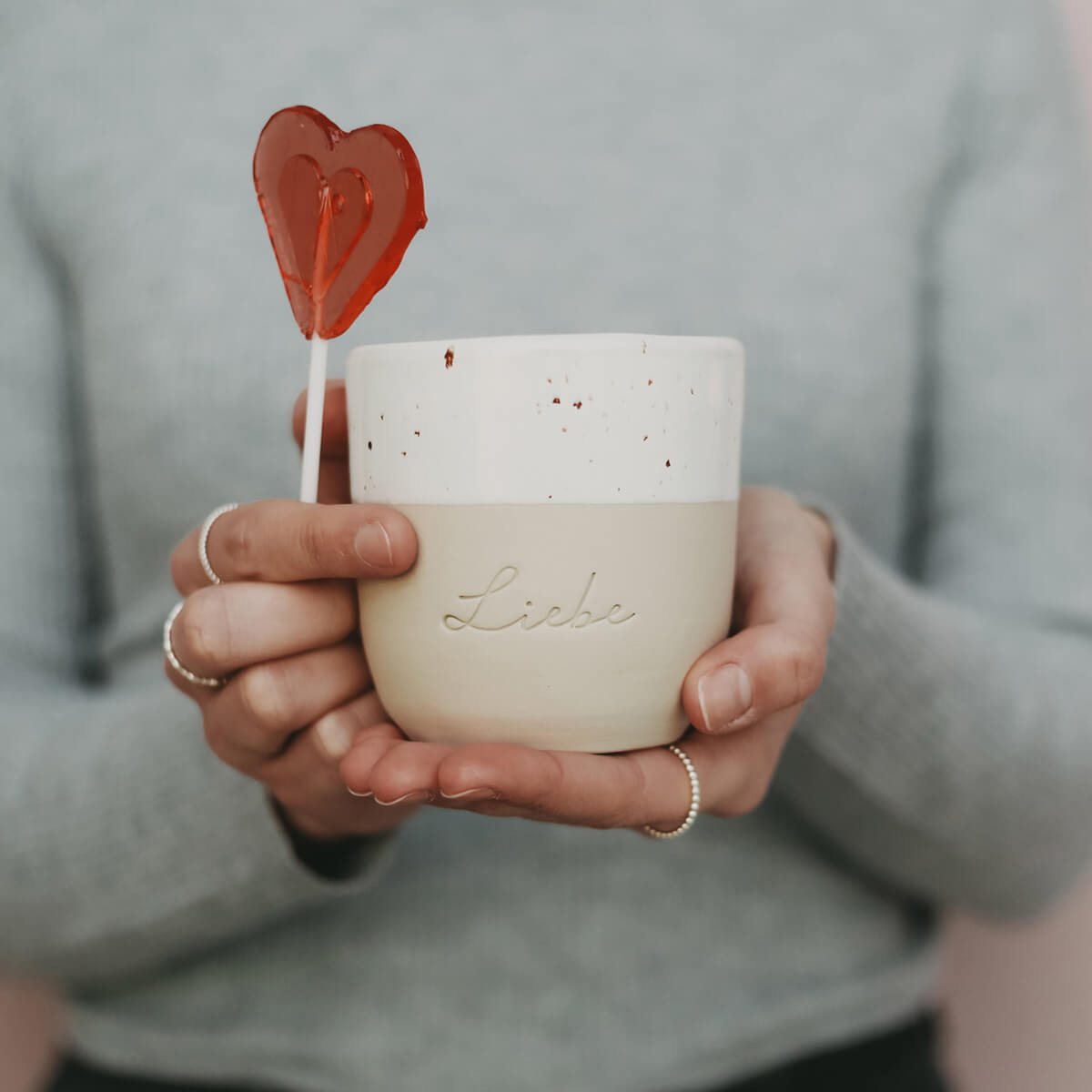Becher aus Steingut - Groß Limitiert Liebe von Eulenschnitt kaufen - Alltagshelfer, Geschenke, Mama, Babykleidung & mehr