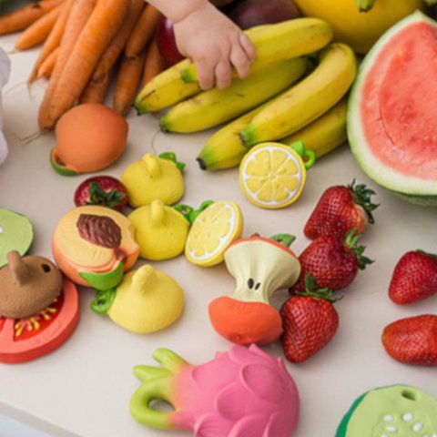 Beißringe New Fruits & Veggies von Oli&Carol kaufen - Baby, Alltagshelfer, Geschenke, Babykleidung & mehr