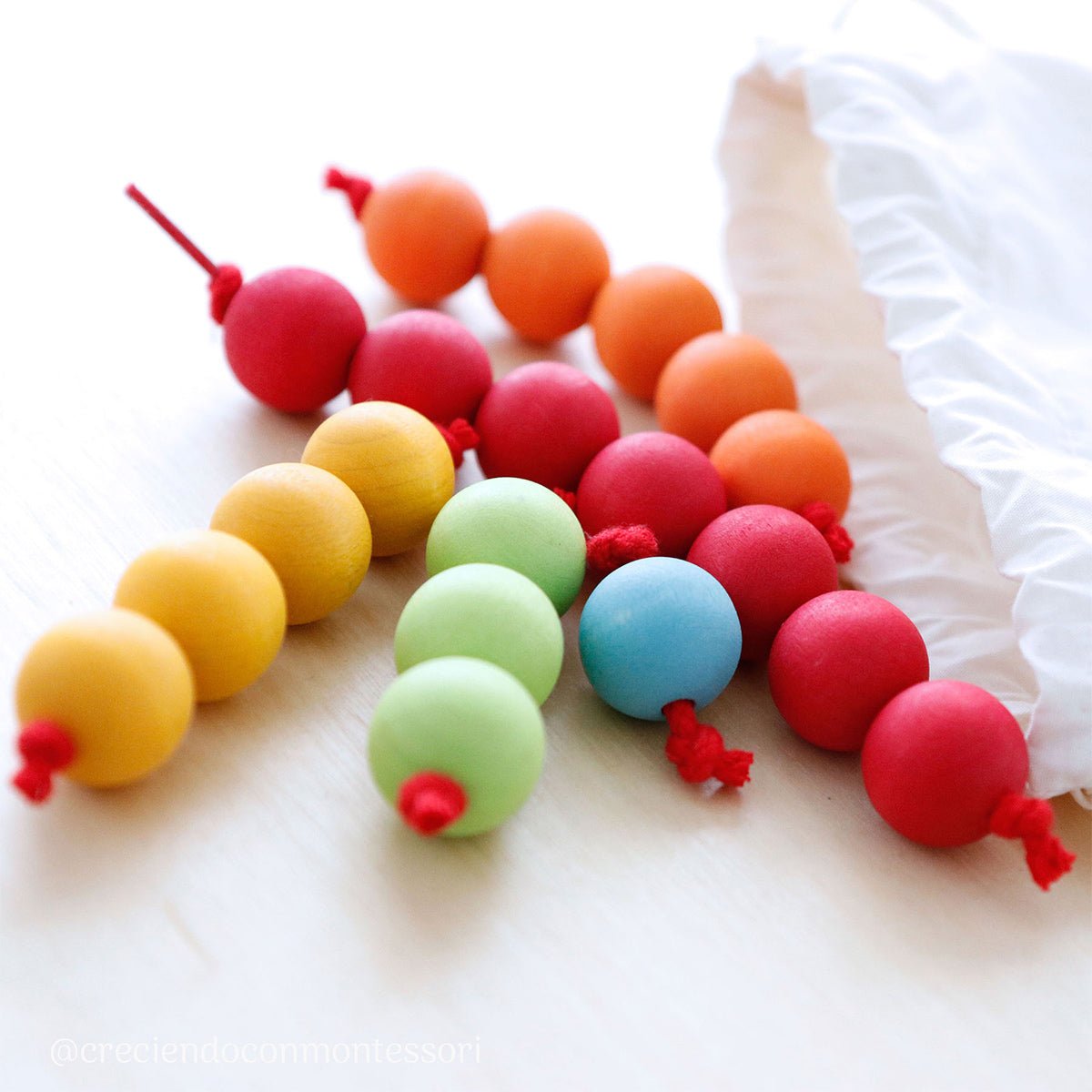 Bunte Perlentreppe mit Baumwollsäcken von Grimm´s kaufen - Spielzeug, Geschenke, Babykleidung & mehr