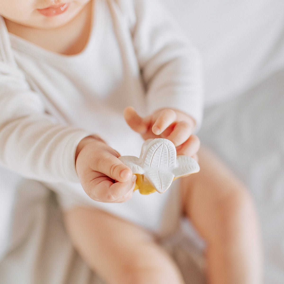 Chewy to go - Anita the Bananita von Oli&Carol kaufen - Baby, Alltagshelfer, Geschenke, Babykleidung & mehr