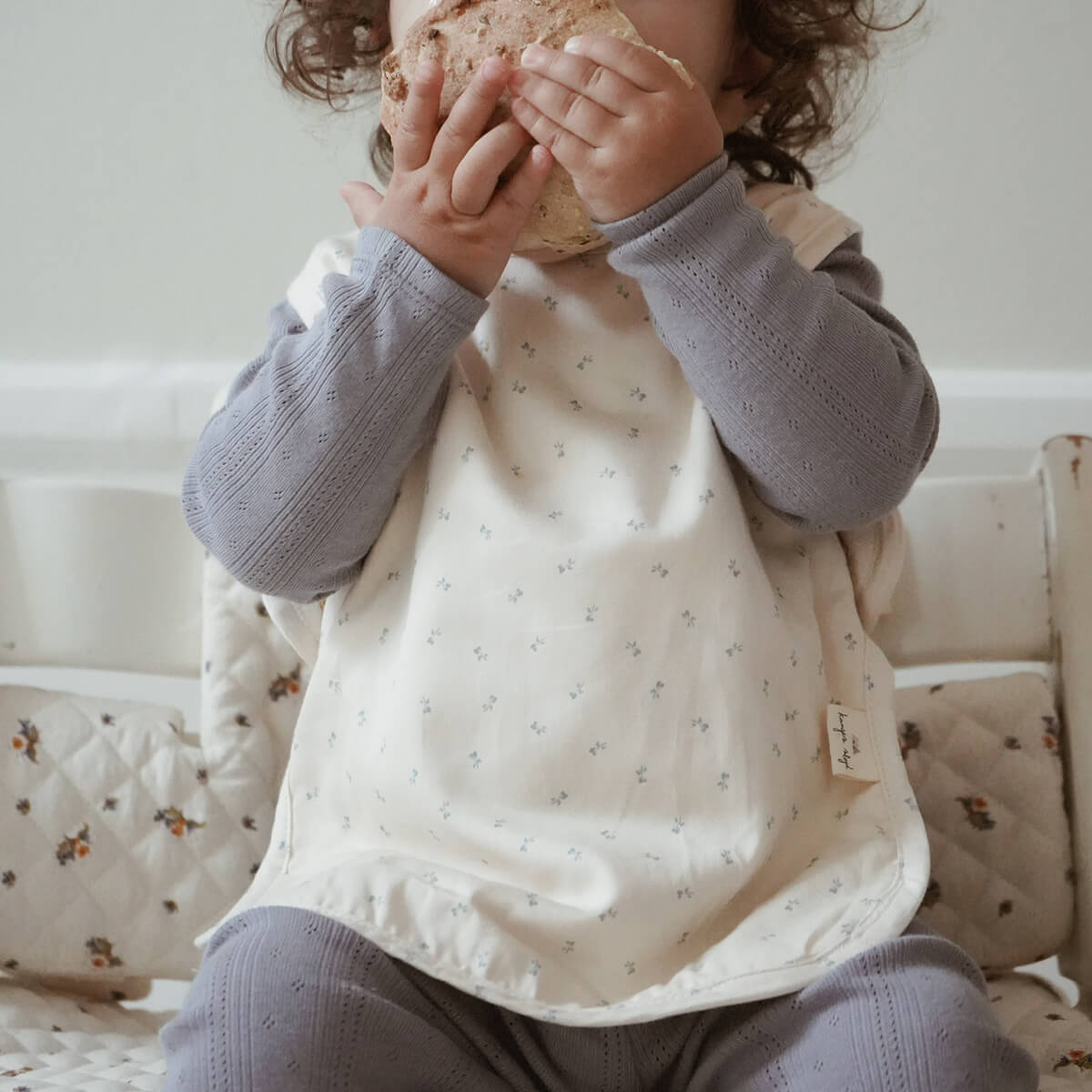 Comea Großes Lätzchen aus 100% Bio-Baumwolle von Konges Slojd kaufen - Alltagshelfer, Babykleidung & mehr