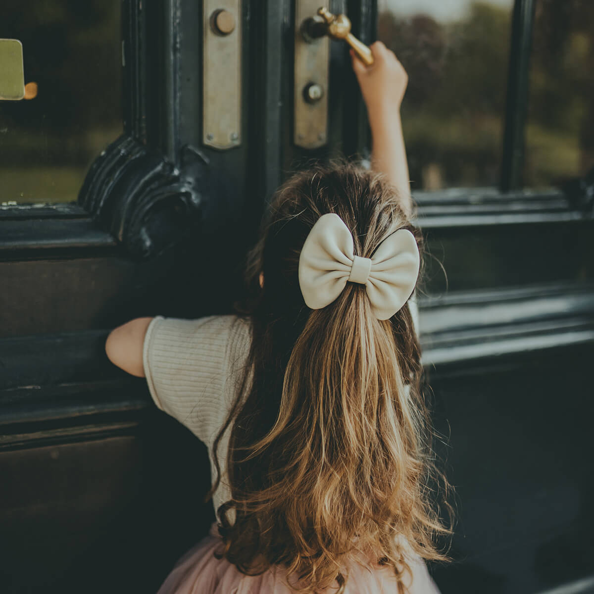 Floor Hair Tie - Haargummi aus 100% Premium Leder von Donsje kaufen - Kleidung, Geschenke, Babykleidung & mehr