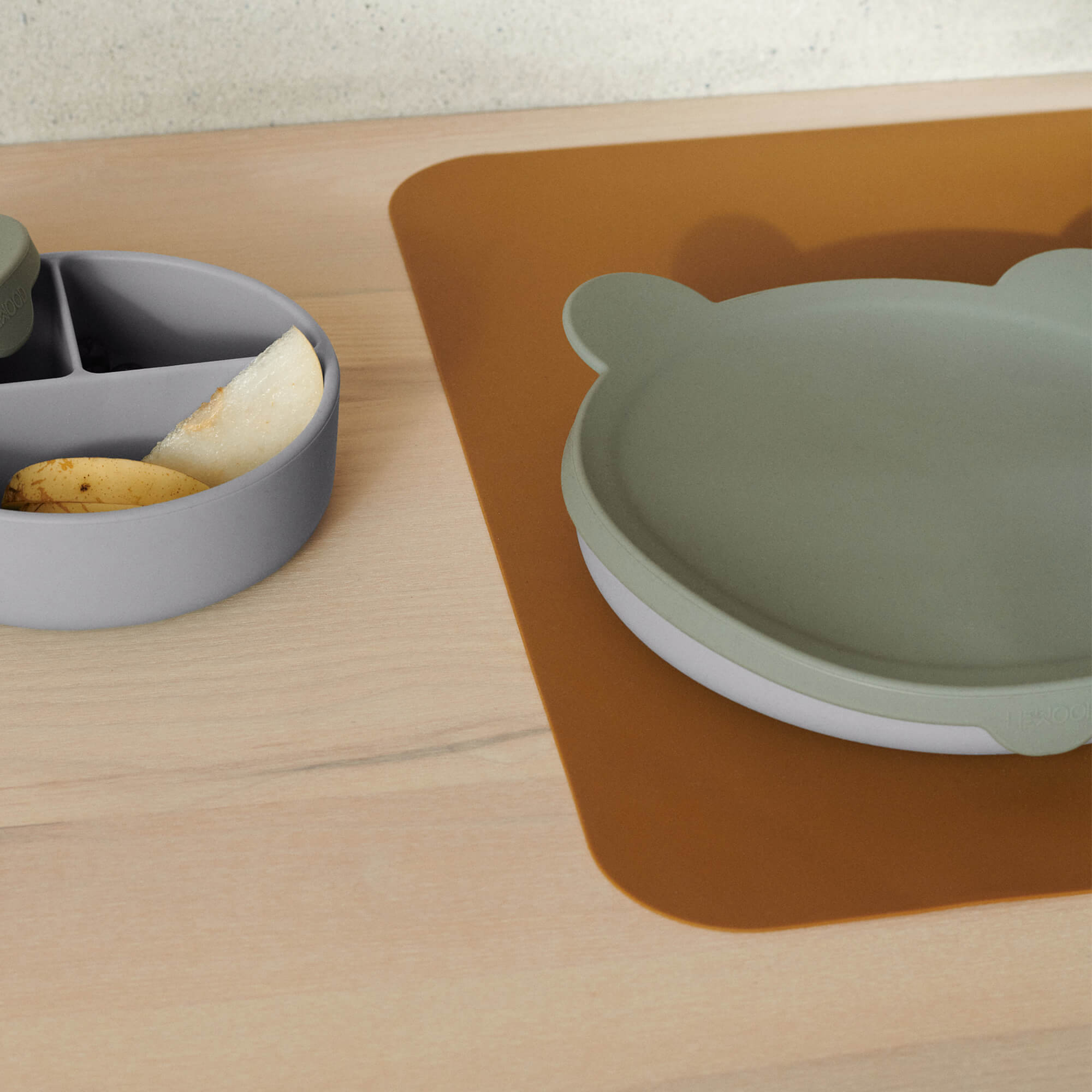 Frodo Teller mit Unterteilung und Deckel von Liewood kaufen - Alltagshelfer, Babykleidung & mehr