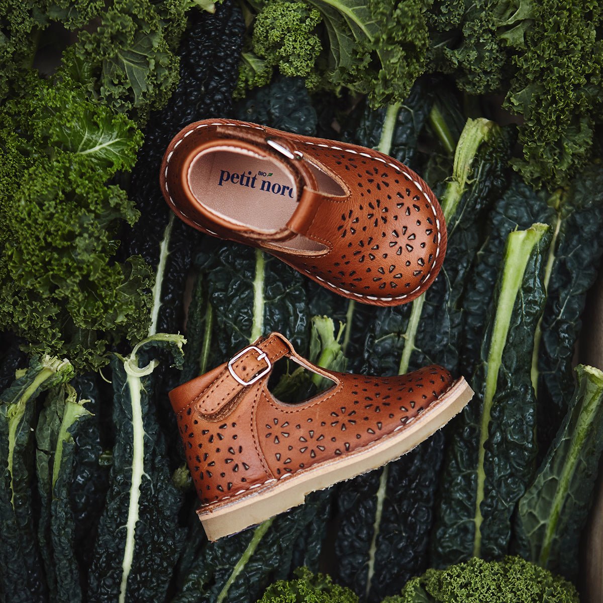 Halbschuh T-Bar Flower - aus Chrom freiem Premium Leder von petit nord kaufen - Kleidung, Babykleidung & mehr