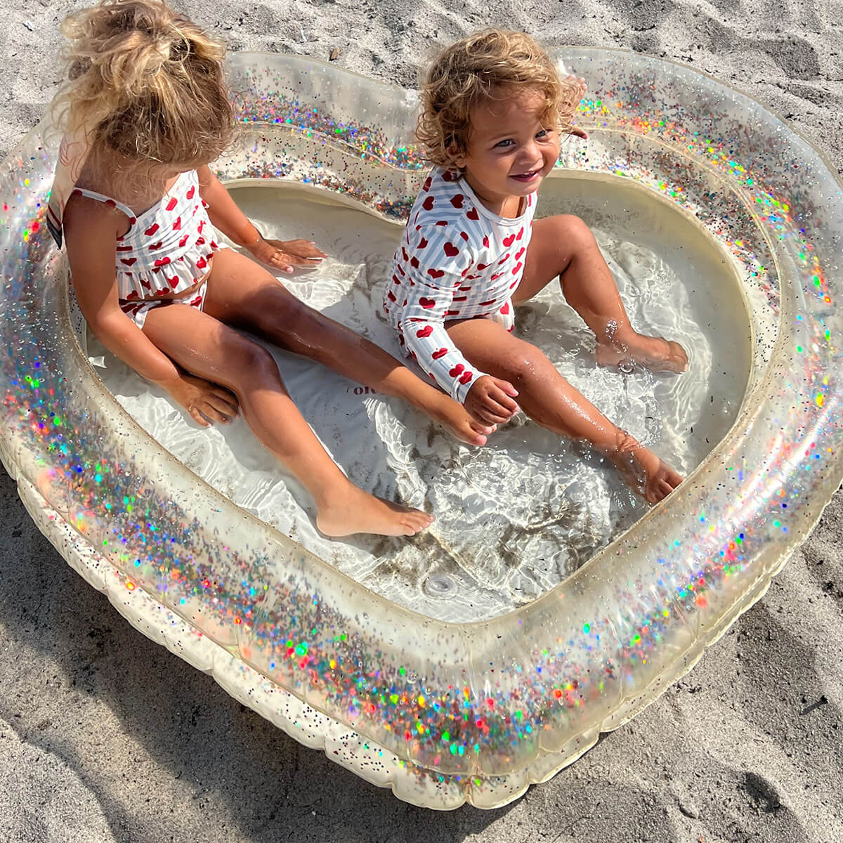 Heart Pool - Herz Planschbecken Transparent mit Glitzer von Konges Slojd kaufen - Spielzeug, Babykleidung & mehr