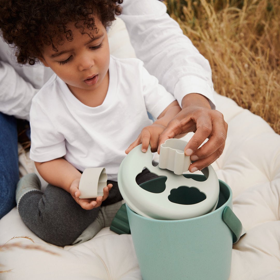 Jorn Sandspielzeug und Steckspiel Set aus Umwelt Freundlichem Polypropylen von Liewood kaufen - Spielzeug,, Babykleidung & mehr