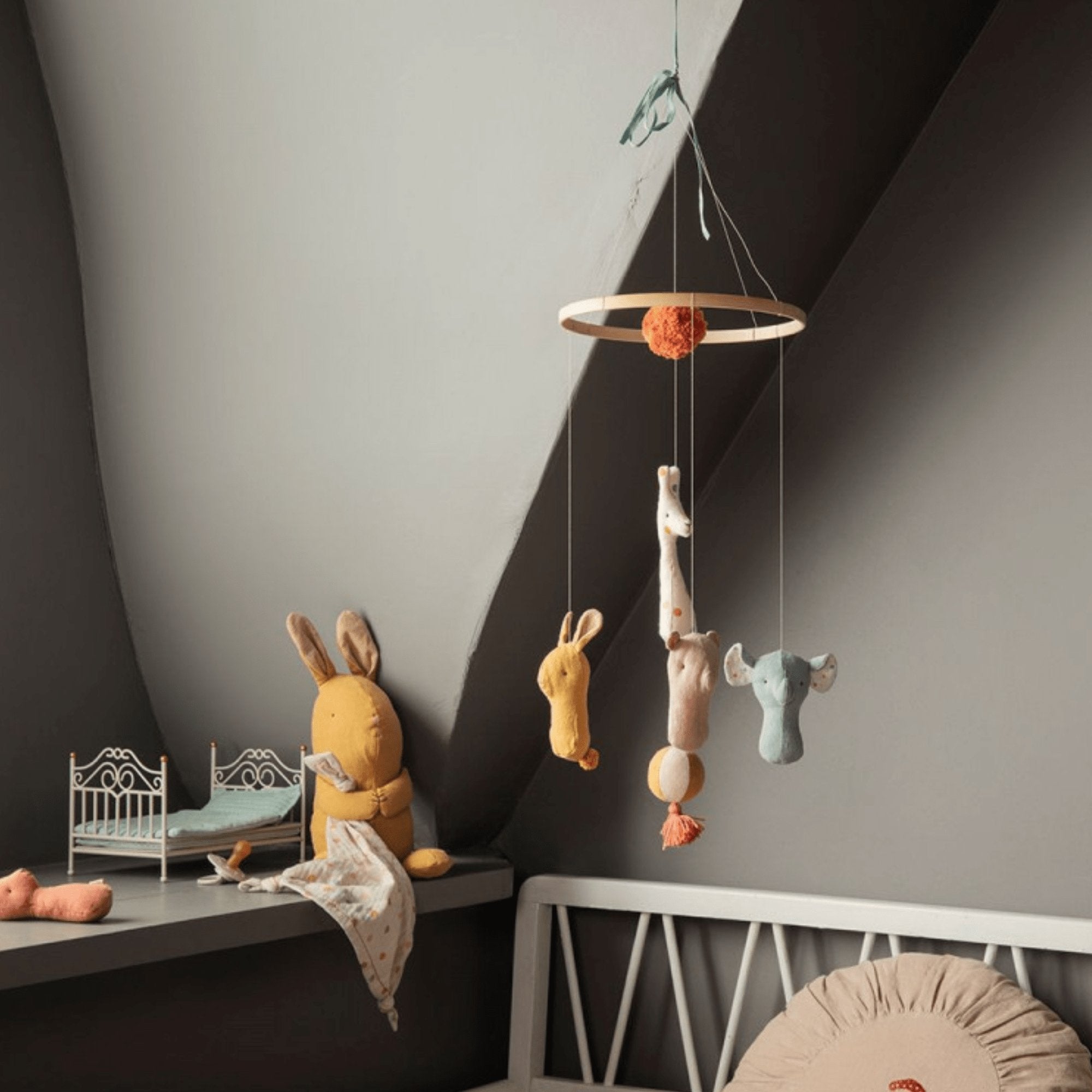 Kuschelfreunde Mobile aus Baumwolle und Leinen von Maileg kaufen - Baby, Kinderzimmer, Geschenke, Babykleidung & mehr