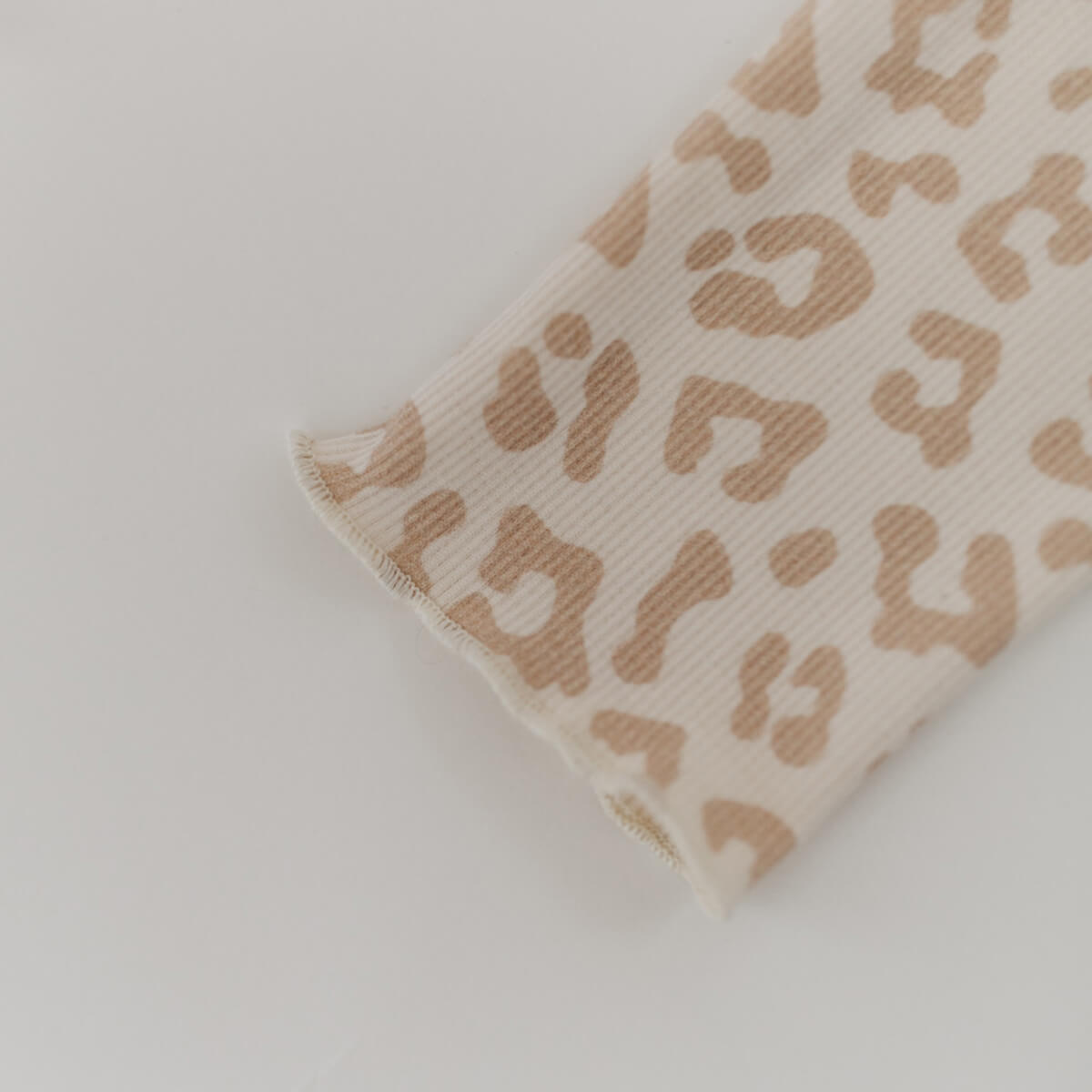 Leggings Leo mit Schleifea aus Bio-Baumwolle von leevje kaufen - Kleidung, Babykleidung & mehr