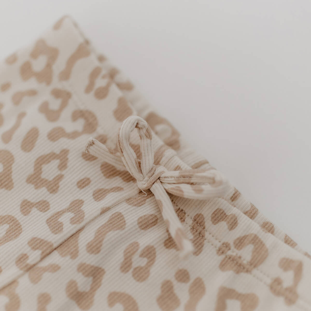 Leggings Leo mit Schleifea aus Bio-Baumwolle von leevje kaufen - Kleidung, Babykleidung & mehr