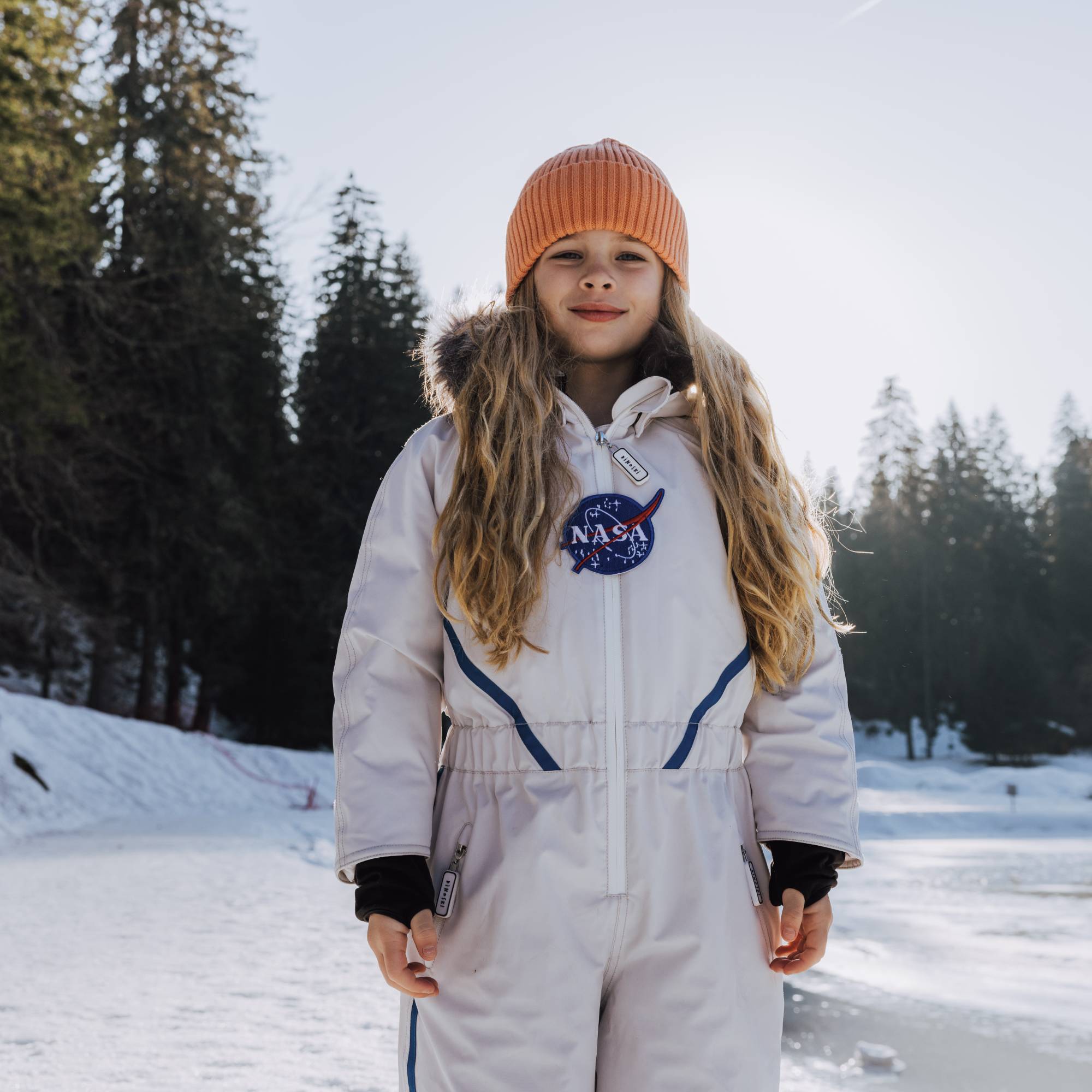 NASA Space Suit - Nachhaltiger Kinder Schneeanzug aus recycelten Flaschen von Dinoski kaufen - Kleidung, Alltagshelfer, Babykleidung & mehr