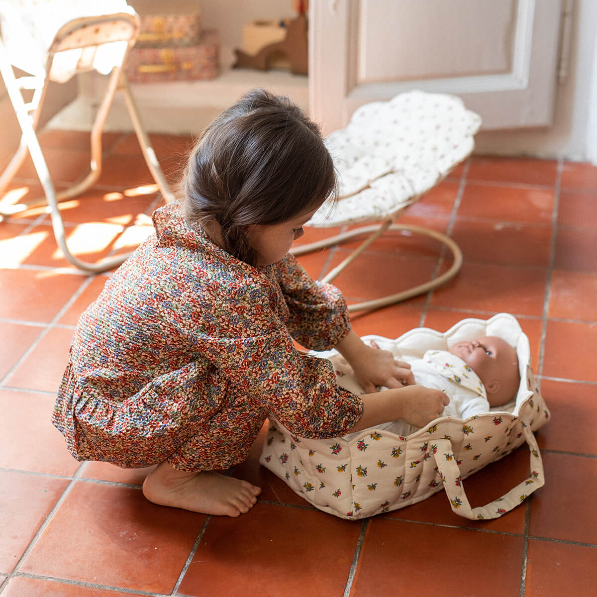 Puppen Tragetasche Doll Lift aus Bio-Baumwolle von Konges Slojd kaufen - Spielzeug, Geschenke, Babykleidung & mehr