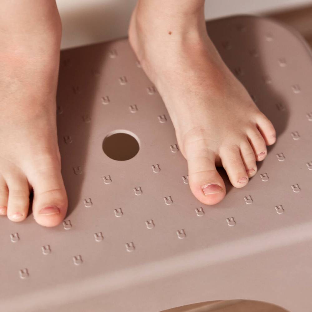 Rabbit Step Stool - Tritthocker aus Bambus von OYOY kaufen - Alltagshelfer, Kinderzimmer, Babykleidung & mehr