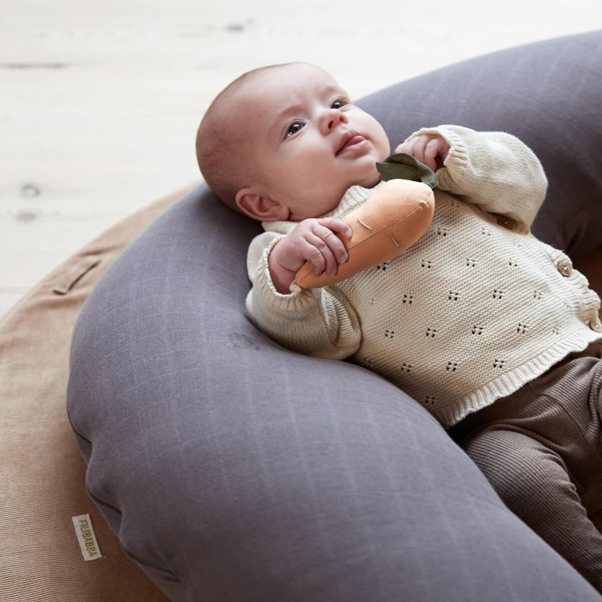 Rassel aus Leinen & recyceltem Polyester von Filibabba kaufen - Baby, Geschenke, Babykleidung & mehr