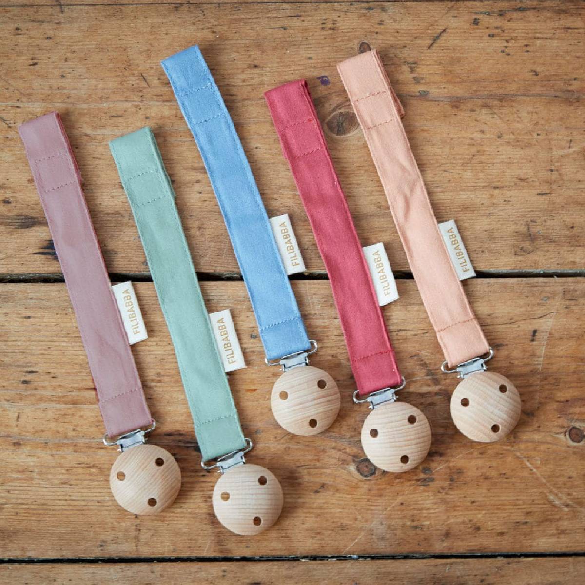 Schnullerkette mit Klettverschluss aus 100% Bio-Baumwolle von Filibabba kaufen - Baby, Geschenke, Babykleidung & mehr