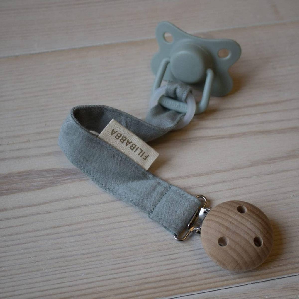 Schnullerkette mit Silikonring aus Bio-Baumwolle von Filibabba kaufen - Baby, Geschenke, Babykleidung & mehr