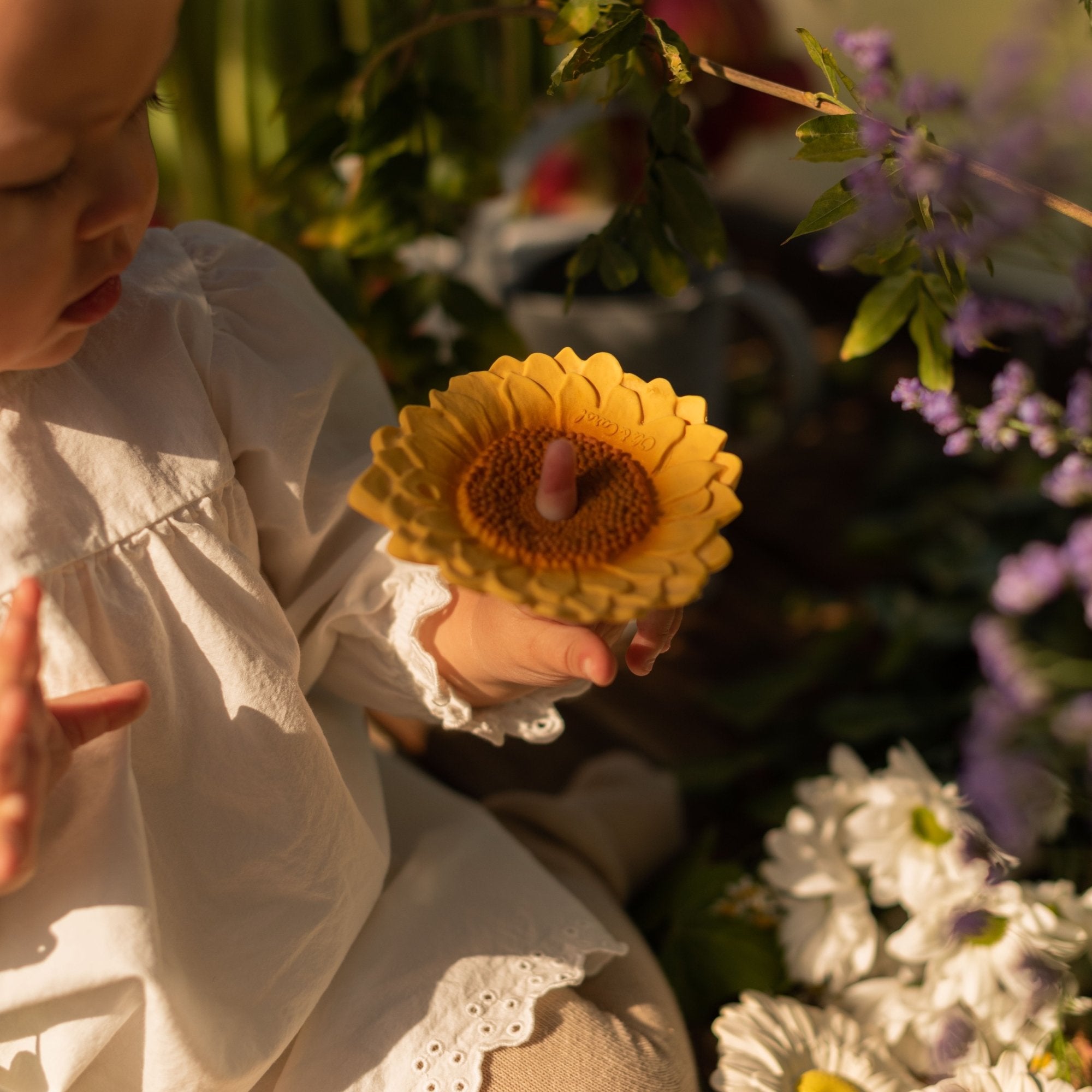 Spielzeug aus Naturkautschuk Garden Kollektion von Oli&Carol kaufen - Baby, Alltagshelfer, Geschenke, Babykleidung & mehr