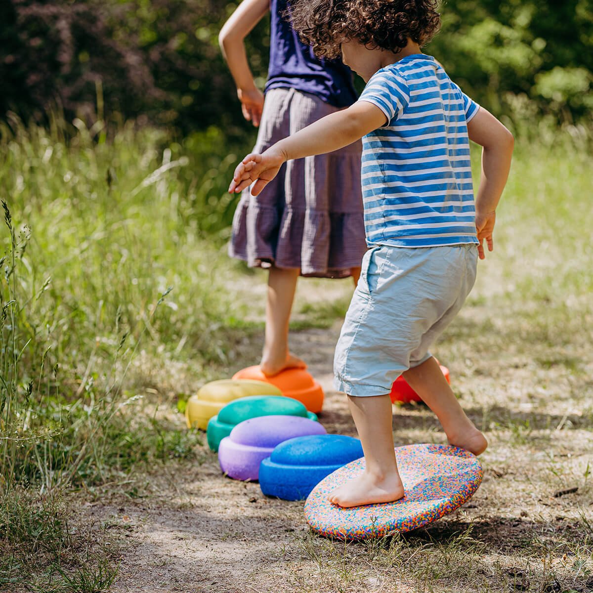 Stapelstein Original Rainbow Set - 6 Stapelsteinen + Balance Board von Stapelstein kaufen - Spielzeug, Geschenke, Babykleidung & mehr