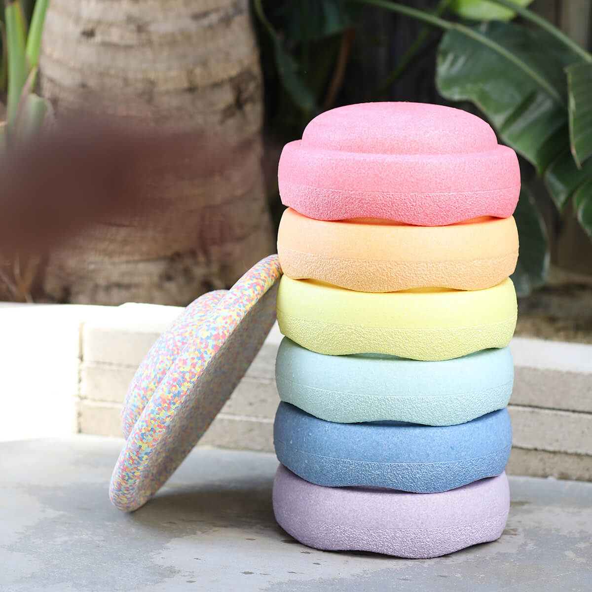 Stapelstein Original Rainbow Set - 6 Stapelsteinen + Balance Board von Stapelstein kaufen - Spielzeug, Geschenke, Babykleidung & mehr