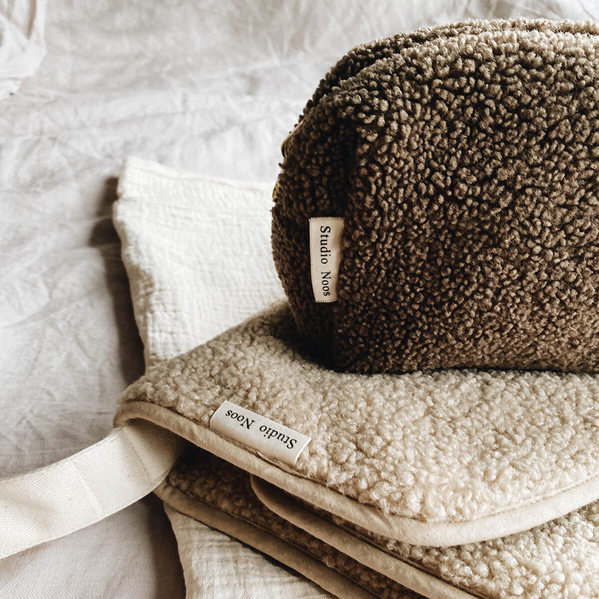 Teddy Pouch von Studio Noos kaufen - Mama, Alltagshelfer, Geschenke, Babykleidung & mehr